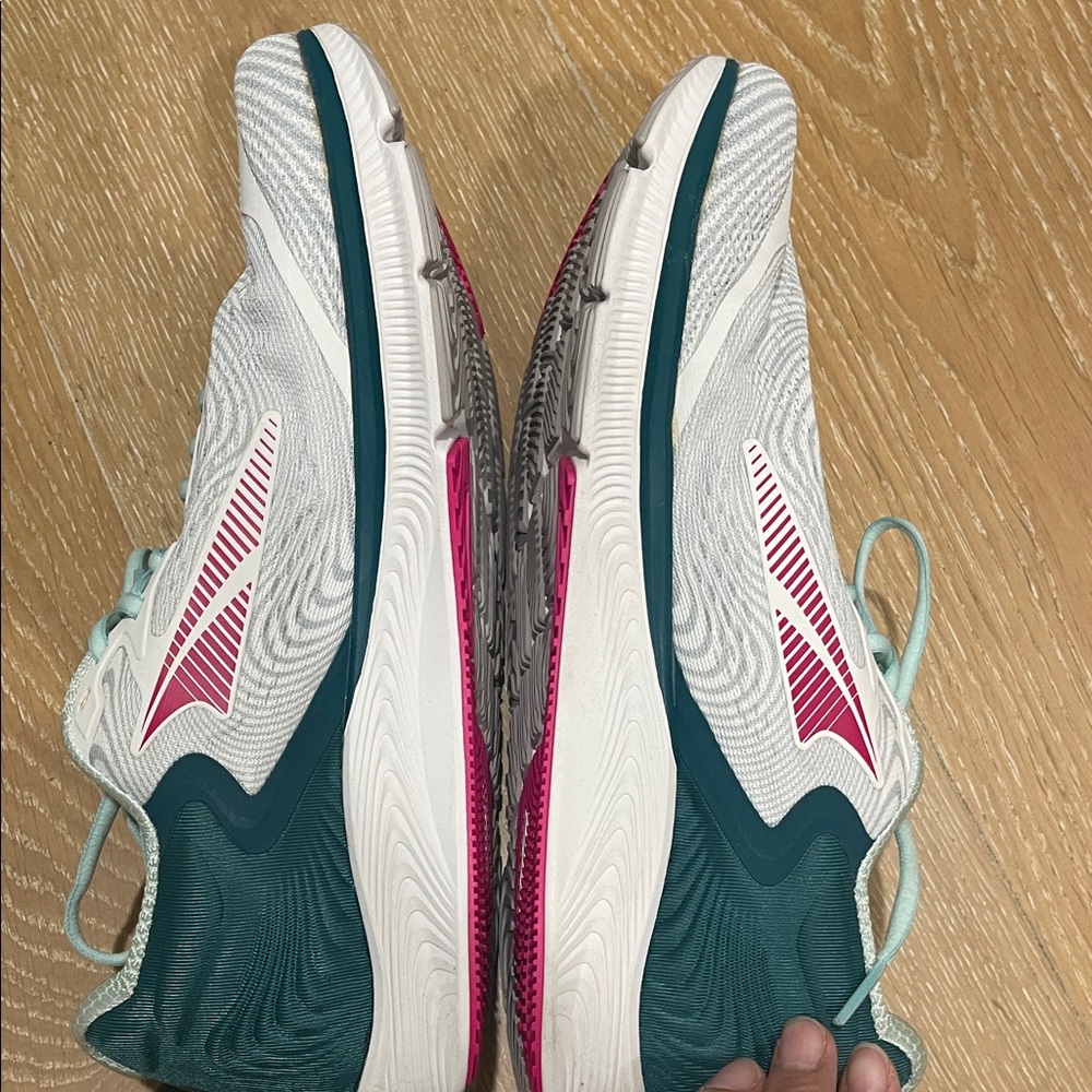 Altra Running- Worn 1x - Picture 2 of 6